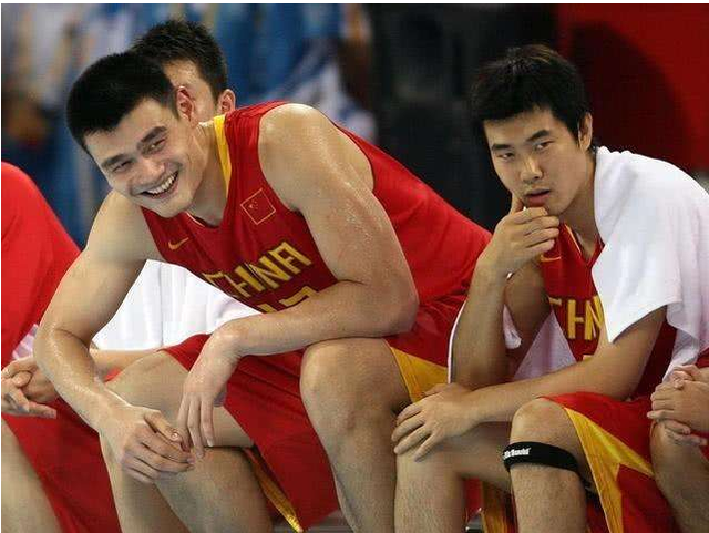 湖人浓眉哥篮下统治力助球队获胜（浓眉内线统治带领湖人取胜）