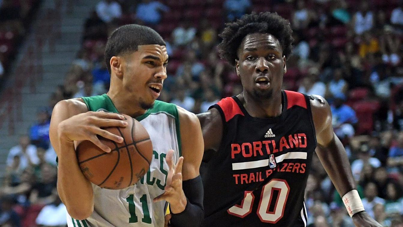 开挂了！齐麟&伊力福拉提半场三分合计7中7合砍29分（手感爆棚！齐麟与伊力福拉提半场三分7投7中合砍29分）