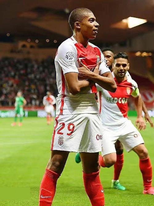 拼尽全力！哈登18中10空砍34+5+6+4断（无奈空砍！哈登18投10中砍下34分5板6助4断）