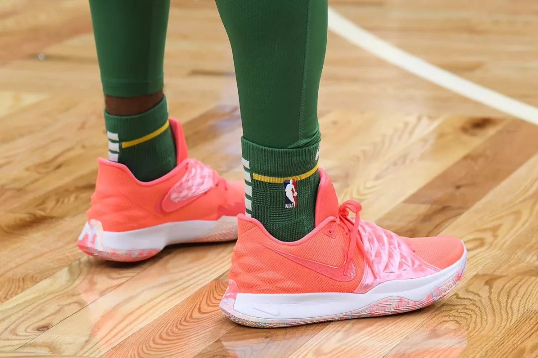 ″我们拥有自信与决心来应对这场比赛！″（我们以十足的信心与决心迎战这场比赛！）