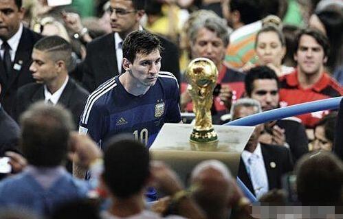 埃贝尔：16连胜不是别人送我们的；能在巴黎如此取胜意义非凡（埃贝尔：16连胜源自实力非他人馈赠，在巴黎如此告捷别具意义）