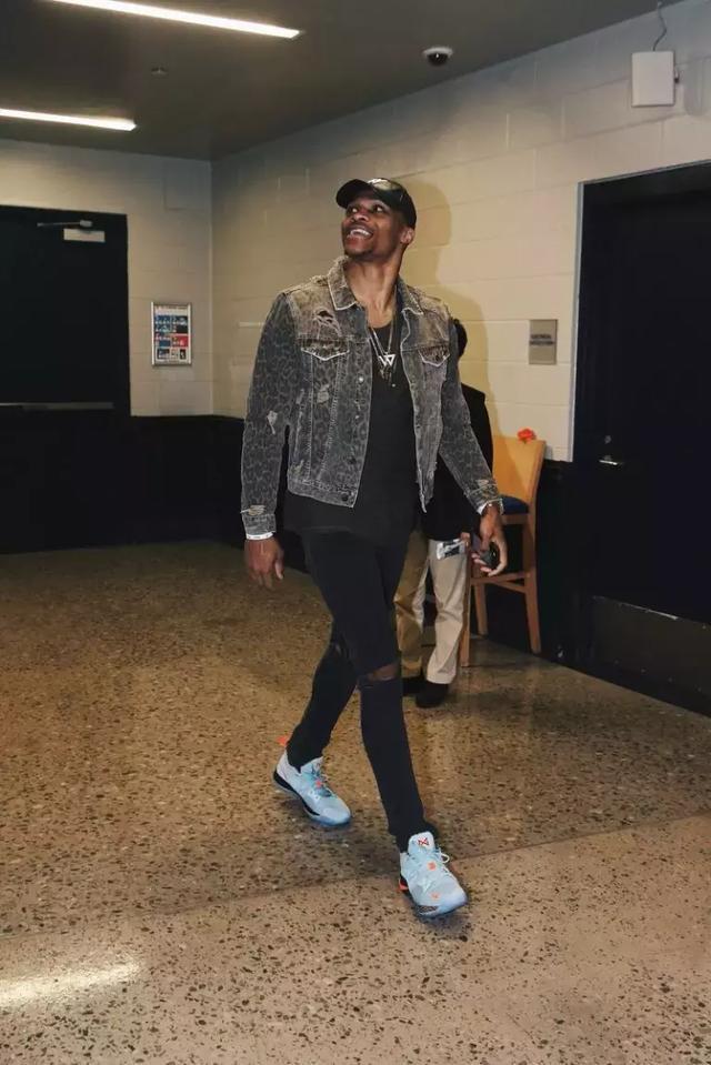 字母哥：从交易传闻看，我现在是联盟里最炙手可热的辣妹（字母哥：从交易风声来看，我就是联盟里最抢手的“香饽饽”）