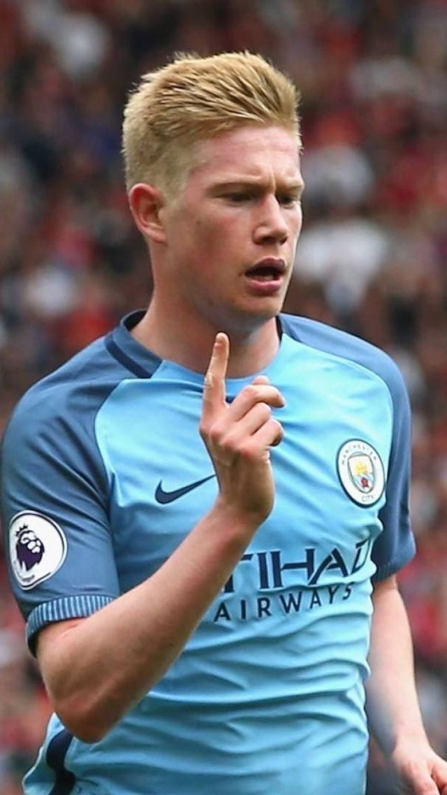 意甲风云再起！国际米兰4-0横扫科莫，齐沃战术大胜法布雷加斯夺榜首（意甲再起波澜：国米4-0击溃科莫，齐沃战术完胜法布雷加斯登顶榜首）