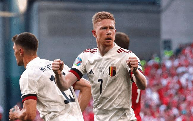 德天空：那不勒斯想签弗赖堡中场曼赞比顶替受伤的德布劳内（德天空：那不勒斯考虑签下弗赖堡中场曼赞比，顶替伤缺的德布劳内）