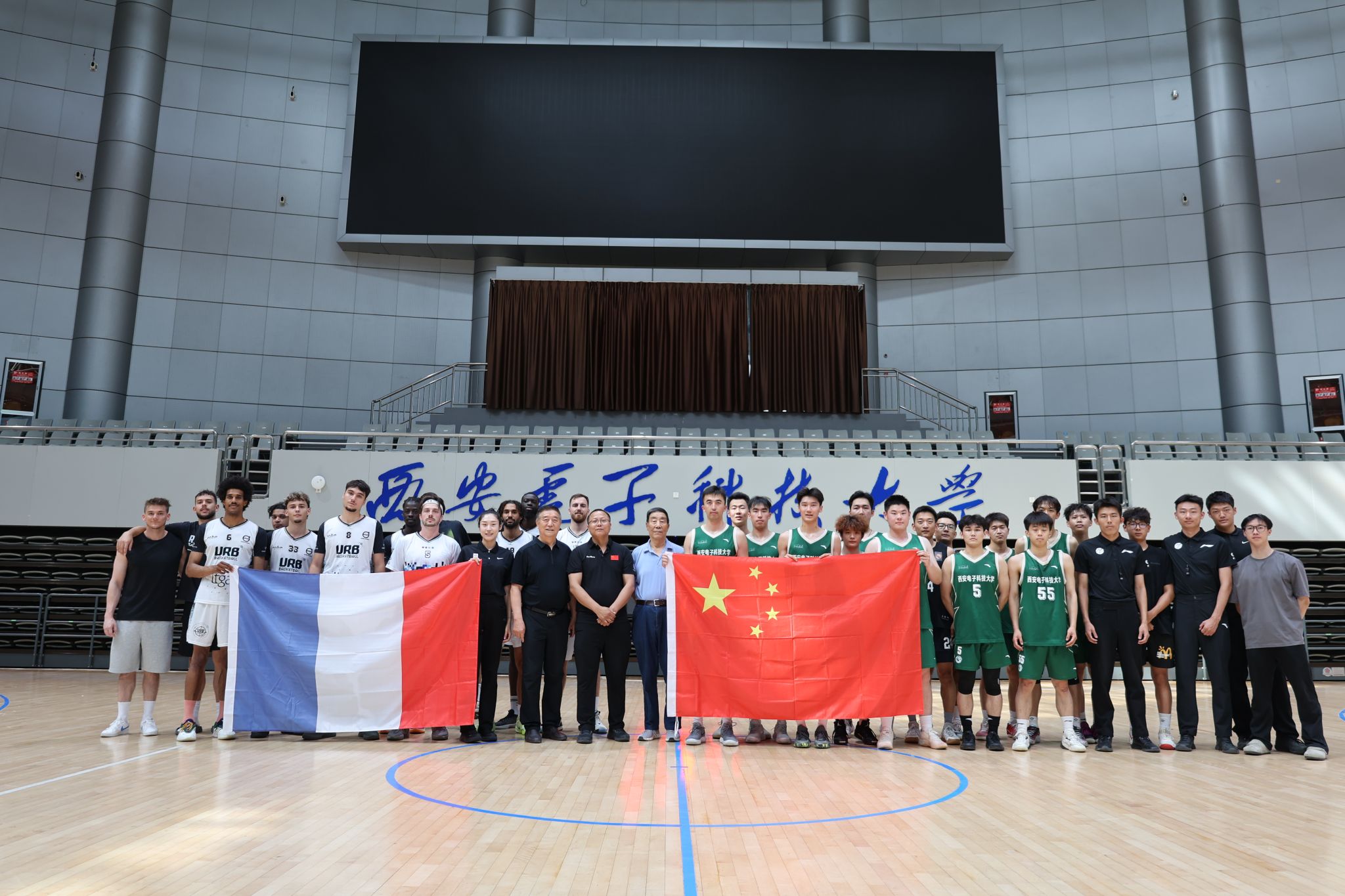 又要掉链子？阿森纳5轮被曼城追4分 重演昔日噩梦？（阿森纳领先告急？5轮被曼城蚕食4分，会重演噩梦吗？）