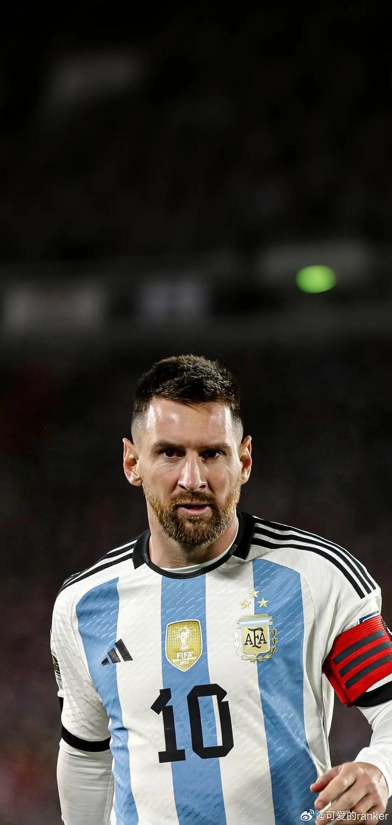 约基奇：爱德华兹的绝平不可思议，但我们度过风暴赢下了比赛（约基奇称爱德华兹绝平惊人，球队顶住压力拿下胜利）