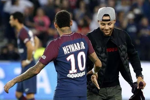 德天空：莱比锡新星韦德拉奥果预计将因伤缺阵5到7周（德天空：莱比锡小将韦德拉奥果因伤预计缺席5至7周）